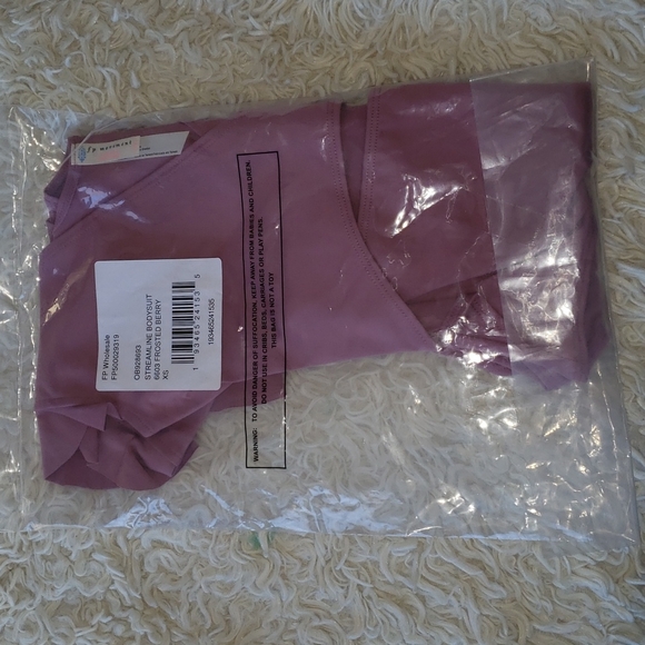 Free People Movement Streamline Bodysuit XS Frosted Berry NWT - Picture 2 of 4